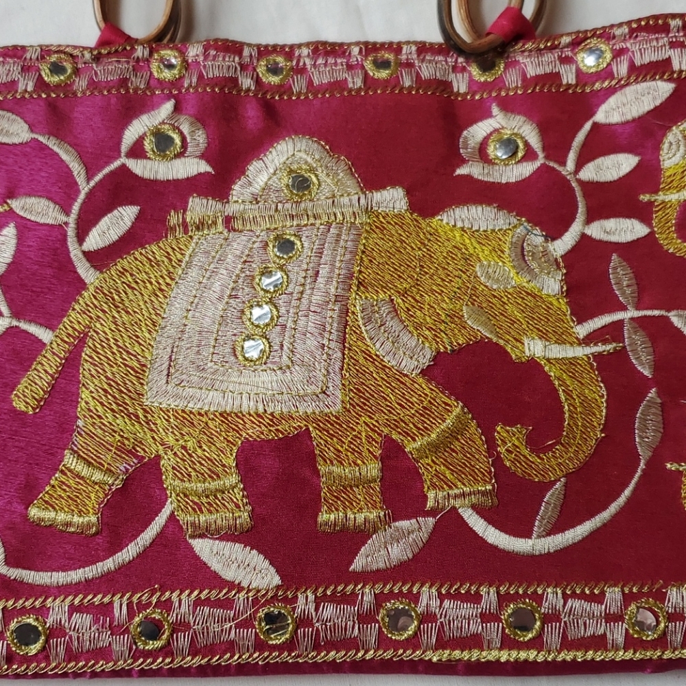 Purse with embroidered elephants - Picture 5 of 9